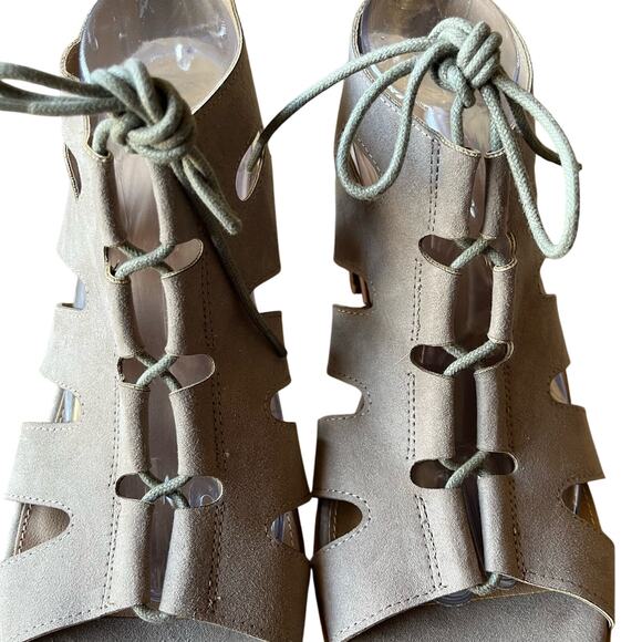 Torrid Block Heel Sandals Size 9.5W Wide Taupe Strappy Lace-Up Boho  Prairie - Picture 2 of 9